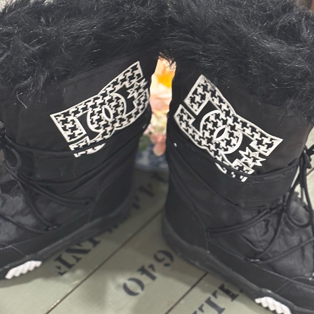 Y2K DC CHALET BOOTS WITH FUR TRIM RARE & IN INCREDIBLE CONDITION - Picture 4 of 12